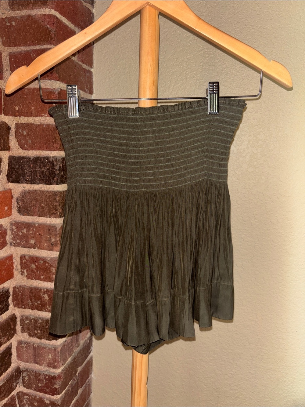 KOCH Green Smocked Casual Women's Shorts Size S